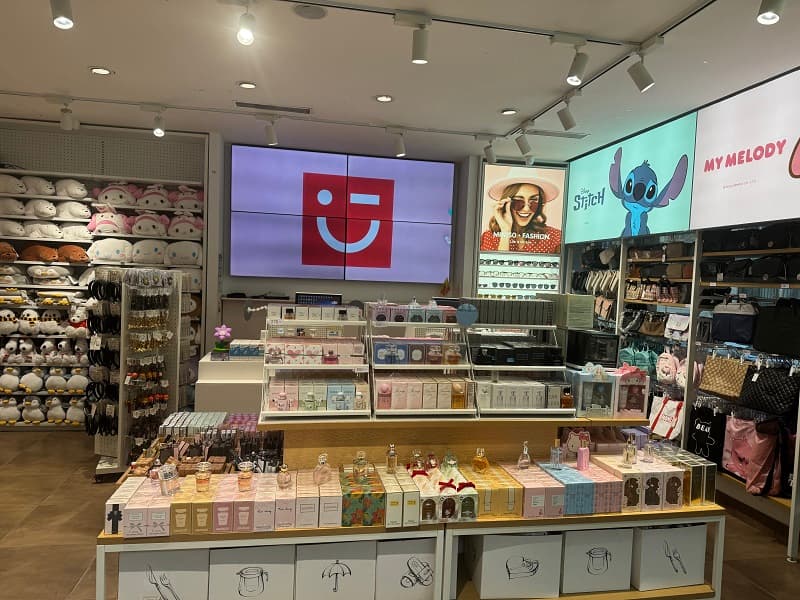 MINISO Store Interior Display