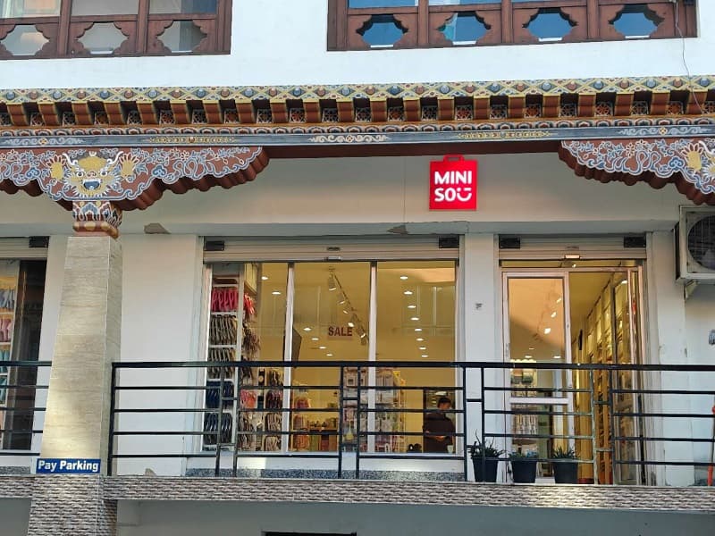 MINISO Paro Store Front